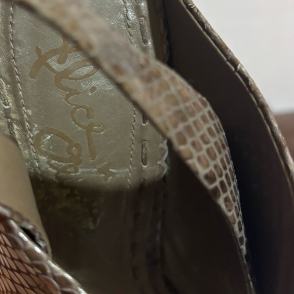 Alice & Olivia wedge sandal delilah pale beige snakeskin size 39 minor marks - Picture 6 of 8